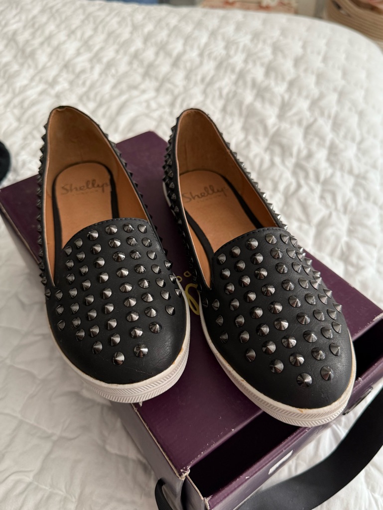 Shellys London Womens Korbel Stud Closed Toe, Black, Size 7